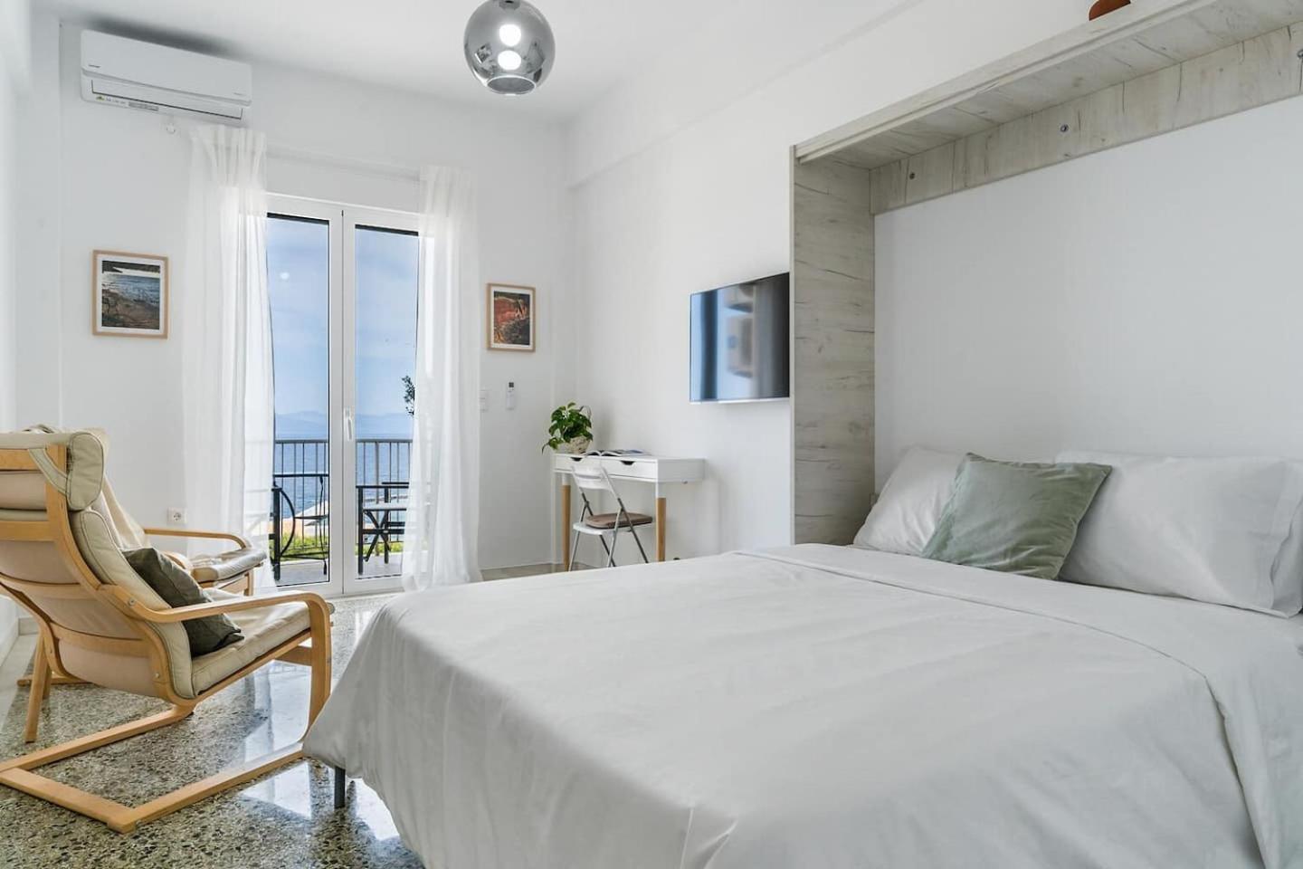 On The Port Apartment Rafína Екстериор снимка